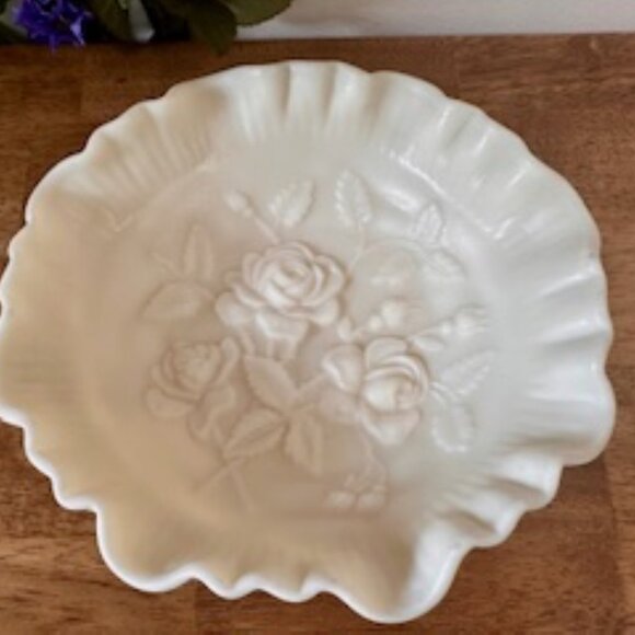 Vintage Imperial Glass Satin Milk Glass Footed Rose Bowl Ruffled Edge Floral Rel - Picture 4 of 6